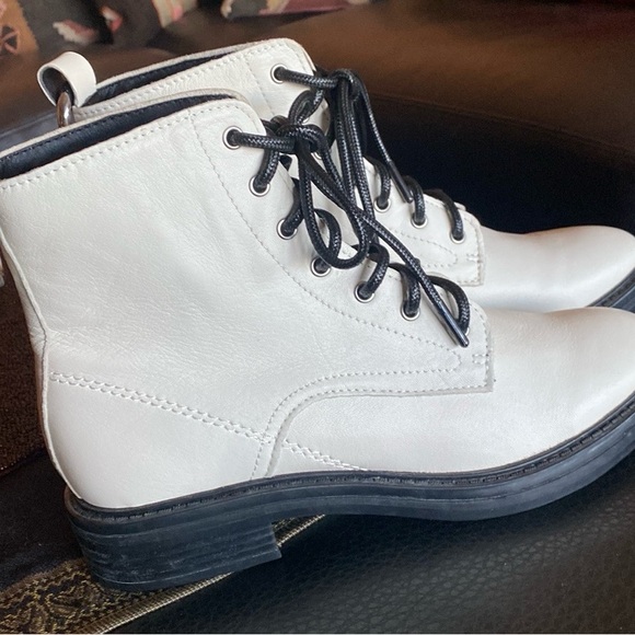 White leather DOLCE VITA BORAT booties NEW….So Gorgeous & Fun! 🔆8.5 - Picture 10 of 14